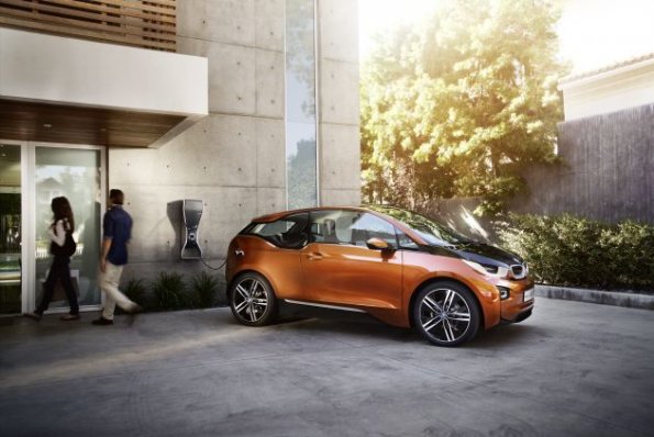 Außenaufnahme mit dem BMW i3 Concept Coupe