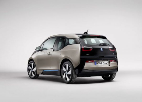 Die Heck- und Seitenpartie des BMW i3