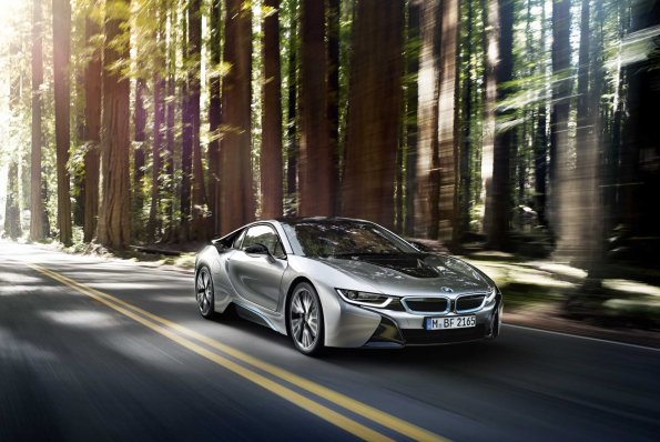 Front- und Seitenansicht des BMW i8