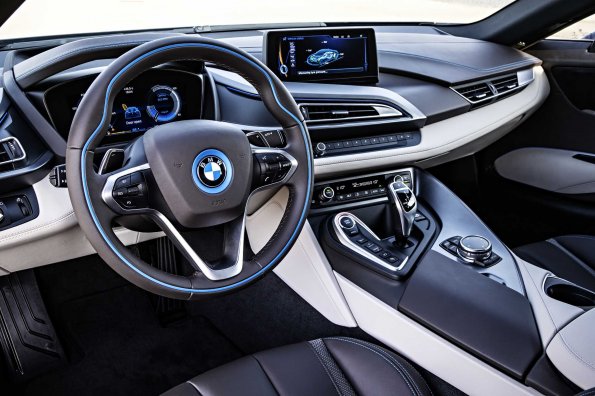 Das Cockpit im BMW i8