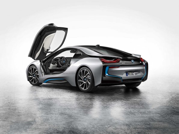 Heck- und Seitenpartie des BMW i8