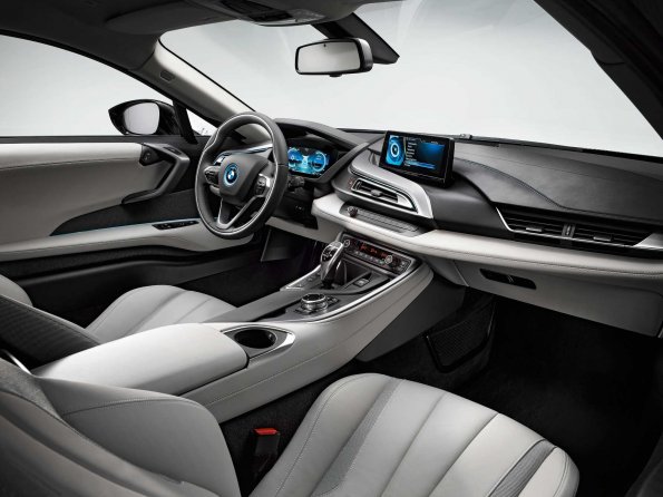 Die Armaturen und die erste Sitzreihe im BMW i8