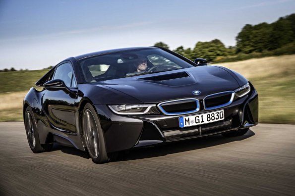 Die Fahrzeugfront des BMW i8