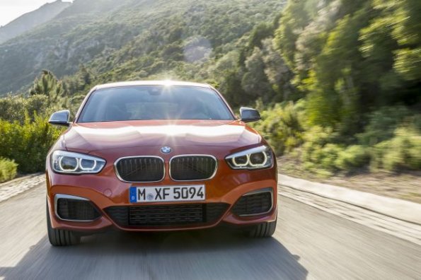 Außenaufnahme des BMW M135i