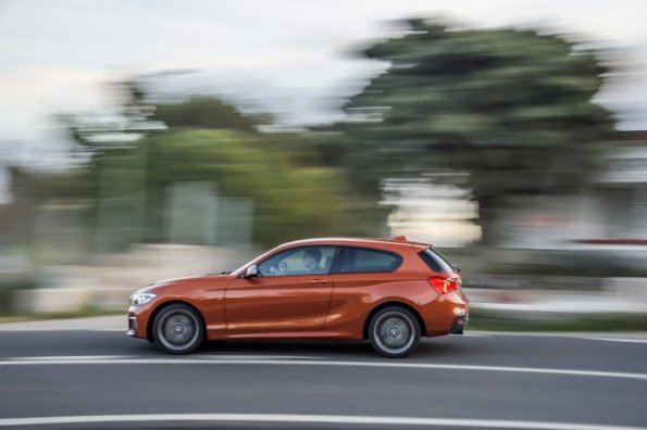 Seitenansicht des BMW M135i