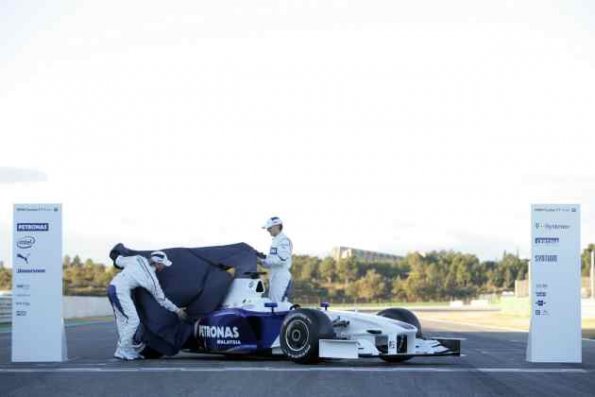 Tuesday, 20 January 2009  Valencia, Spain. The roll out of the BMW Sauber F1.09. Robert Kubica and Nick Heidfeld BMW Sauber F1 Team drivers 2009 unveil the new car. This image is copyright free for editorial use © BMW AG