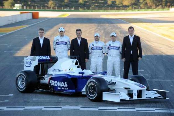 Tuesday, 20 January 2009  Valencia, Spain. L-R Walter Riedl (Managing Director BMW Sauber F1 Team), BMW Sauber F1 Team driver Robert Kubica (POL) Mario Theissen ( BMW Motorsport Director) Nick Heidfeld (GER) in the BMW Sauber F1.09 BMW Sauber F1 Team test and reserve driver Christian Klien (AUT) Markus Duesmann (Head of Powertrain BMW Sauber F1 Team) This image is copyright free for editorial use © BMW AG