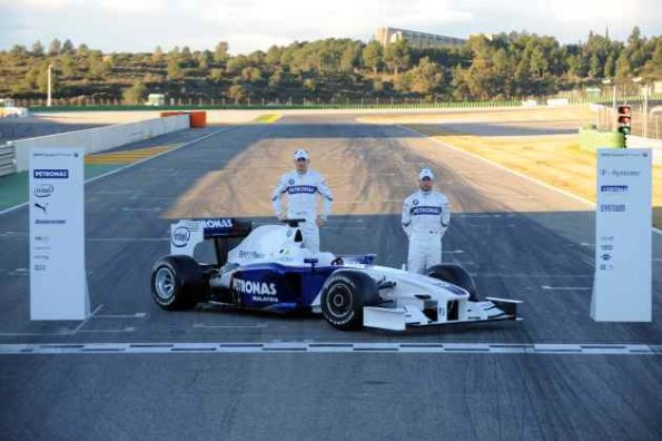 Tuesday, 20 January 2009 Valencia, Spain. The roll out of the BMW Sauber F1.09 Robert Kubica and Nick Heidfeld BMW Sauber F1 Team drivers with the new car. This image is copyright free for editorial use © BMW AG