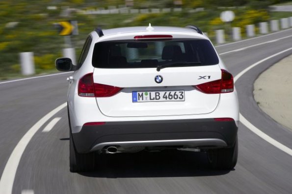 Der BMW X1 in der Heckansicht 