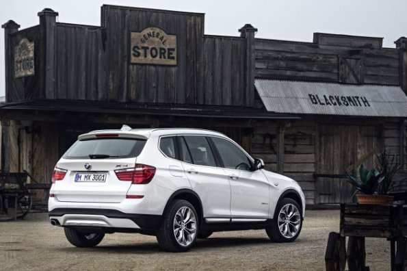 Heck- und Seitenansicht des BMW X3