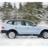 Seitenansicht des BMW X3 auf Schneepiste