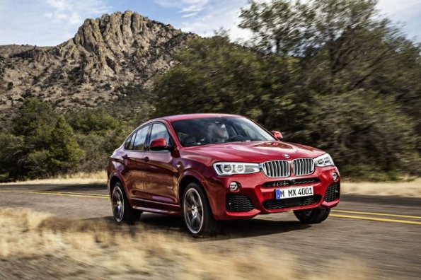 Die Front- und Seitenpartie des BMW X4