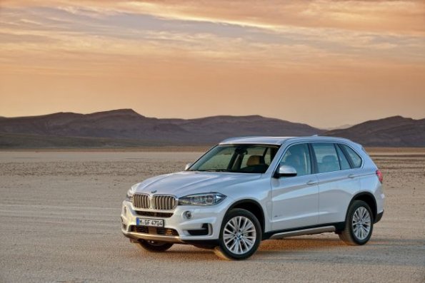 Front- und Seitenansicht des BMW X5