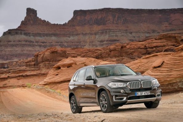 Front- und Seitenansicht des BMW X5