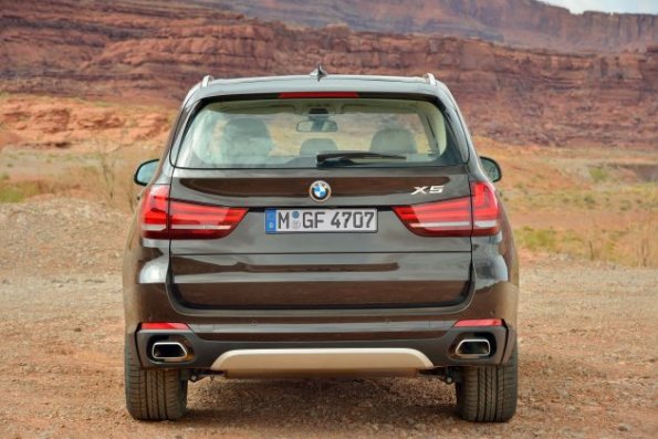 Das Fahrzeugheck des BMW X5