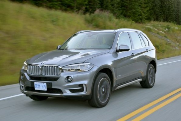 Front- und Seitenansicht des BMW X5