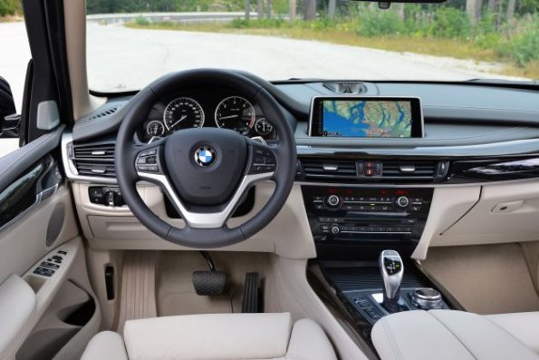 Das Cockpit im BMW X5