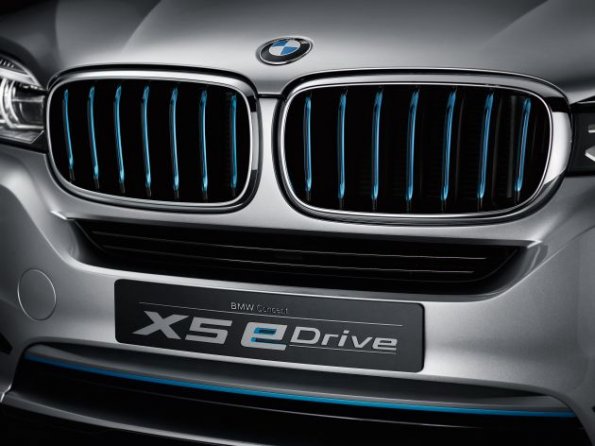 Nahaufnahme am BMW X5 Concept eDrive