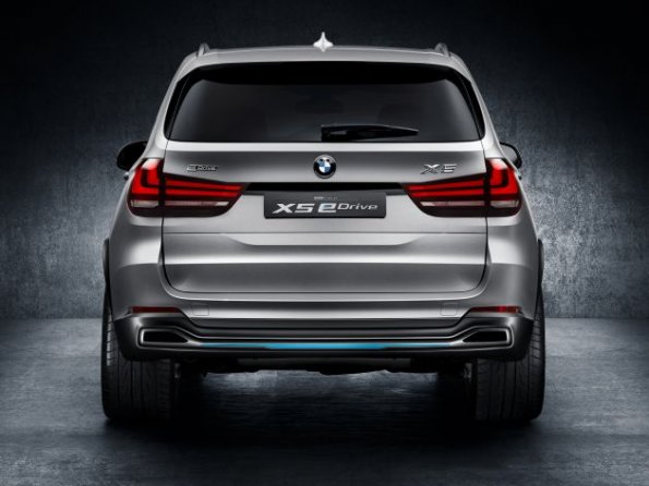 Die Heckansicht des BMW X5 Concept eDrive