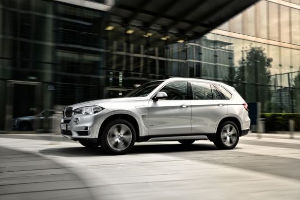 Seitenansicht des BMW X5 eDrive