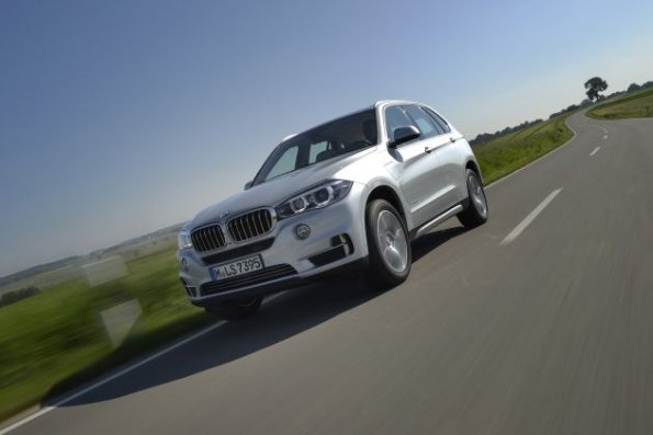 Fahraufnahme mit dem BMW X5 eDrive