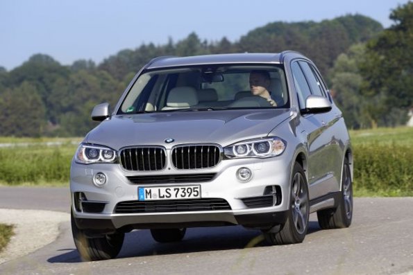 Frontansicht des BMW X5 eDrive