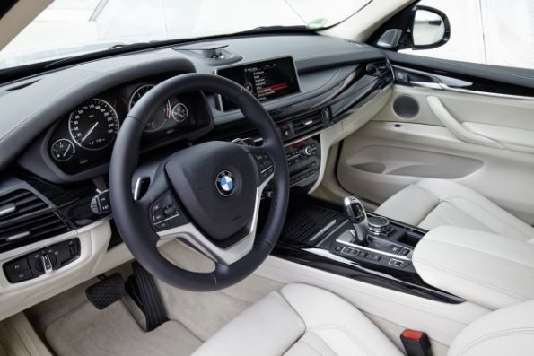 Innenraum des BMW X5 eDrive