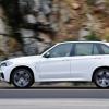 <p>Seitenansicht des BMW X5 M50d</p>