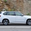 <p>Der BMW X5 M50d im Profil</p>