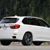 <p>Heck- und Seitenpartie am BMW X5 M50d</p>