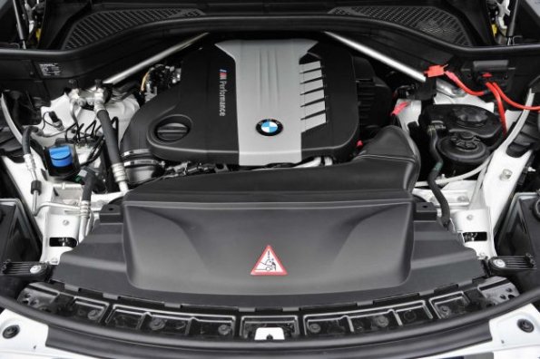 Der möchtige Motor des BMW X5 M50d