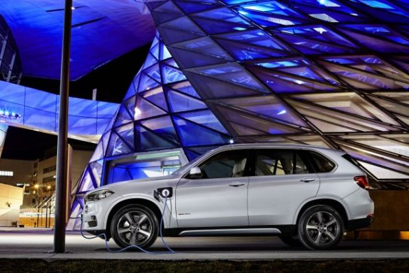 Seitenansicht des BMW X5 xDrive 40 e