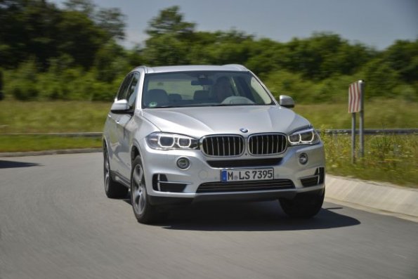 Fahrzeugfront des BMW X5 xDrive 40 e