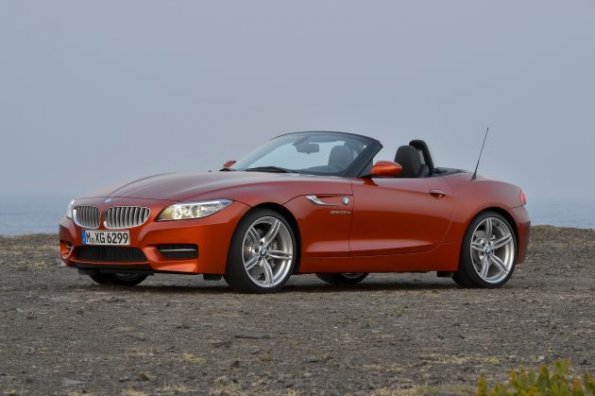 Die Frontpartie des BMW Z4  mit geöffnetem Verdeck