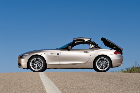 Ein Teil des Öffne- und Schließvorgangs des Hard-Tops beim BMW Z4 2009