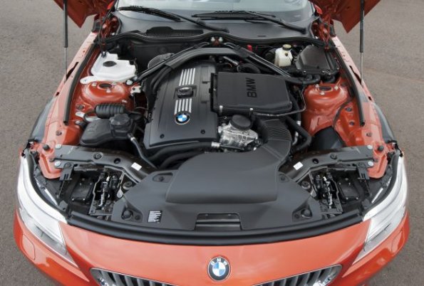 Ein Blick unter die Motorhaube des BMW Z4