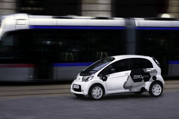 Fahraufnahme des Citroen C-Zero Airdream