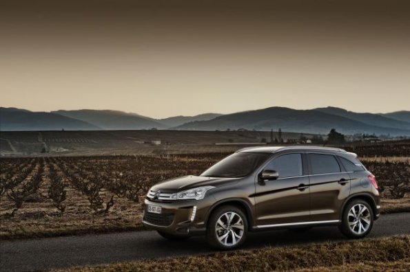 Die Aufnahme zeigt die Seitenpartie des Citroen C4 AirCross