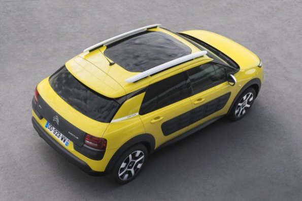 Die Heckpartie des Citroen C4 Cactus aus der Höhe aufgenommen 