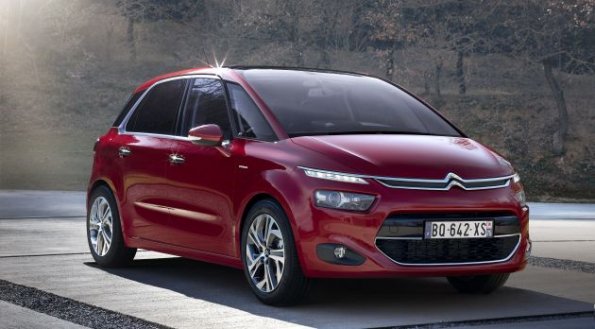 Die Front- und Seitenpartie des Citroen C4 Picasso