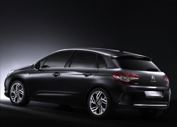 Heck- und Seitenansicht des Citroen C4