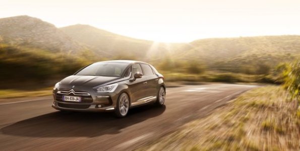 Front- und Seitenansicht des Citroen DS5