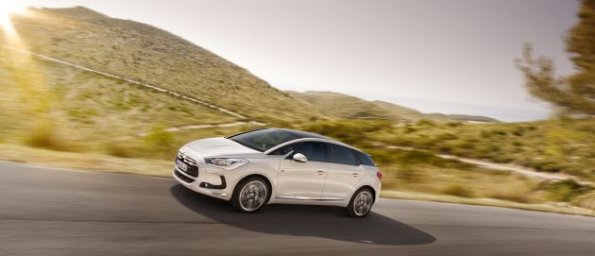 Die Seitenansicht des Citroen DS5