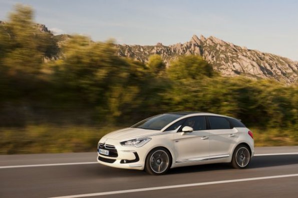 Die Seitenansicht des Citroen DS5