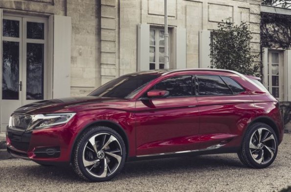 Die Seitenansicht des Citroen Concept Car DS Wild Rubis