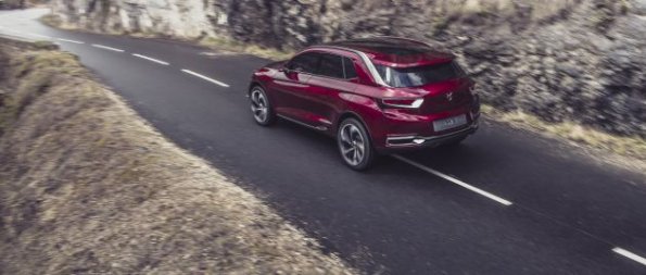 Die Seitenansicht des Citroen Concept Car DS Wild Rubis