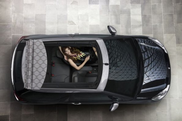 Ein Blick aus der Vogelperspektive auf das Citroen DS3 Cabriolet