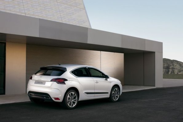 Die Seitenansicht des Citroen DS4