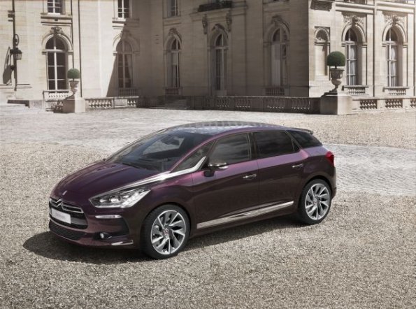 Der Citroen DS5  in der Front- und Seitenansicht