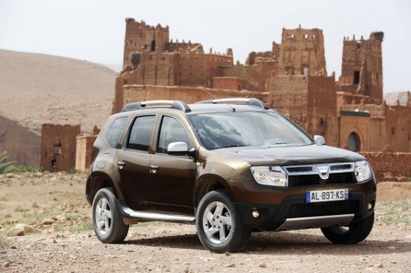 Front- und Seitenansicht des Dacia Duster